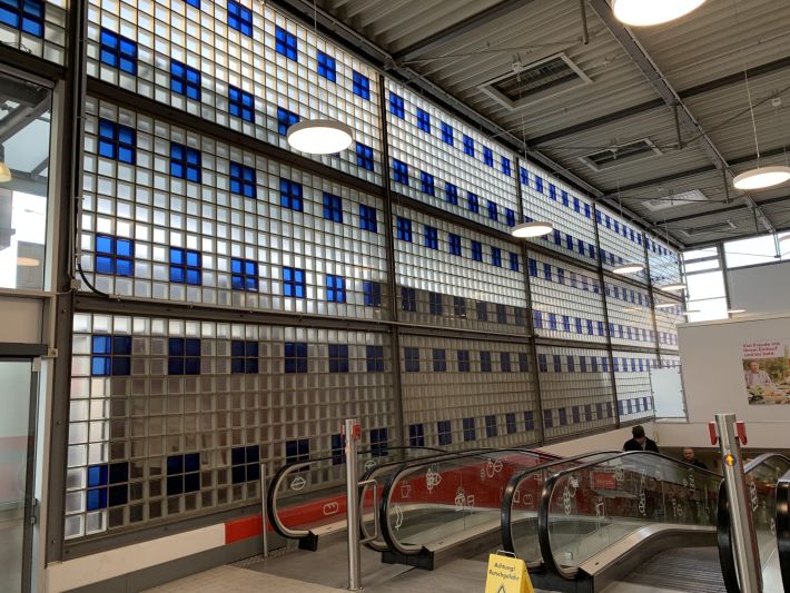 glasbausteinwand-kaufland-berlin-innen-rolltreppe-detail