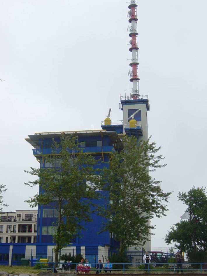 glassteinwand-lotsenturm-warnemuende-panorama-hafengebiet